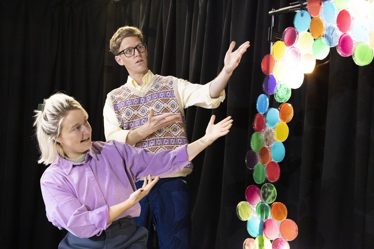 🎭 Love theatre that inspires and educates? Want to keep up to date with the latest news? Sign up to our newsletter for family events, creative workshops and inspiring shows.
cap-a-pie.co.uk/contact/mailin…