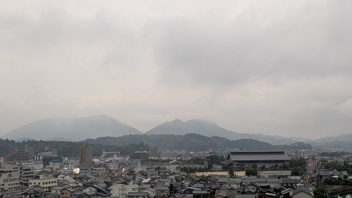 【今朝の松江】2025.05.30(金曜)

天気　くもり
気温　18℃

日の出　午前４時55分

撮影　ほぼ日の出と同じ時間

<a href="/matsue_city/">松江市</a>