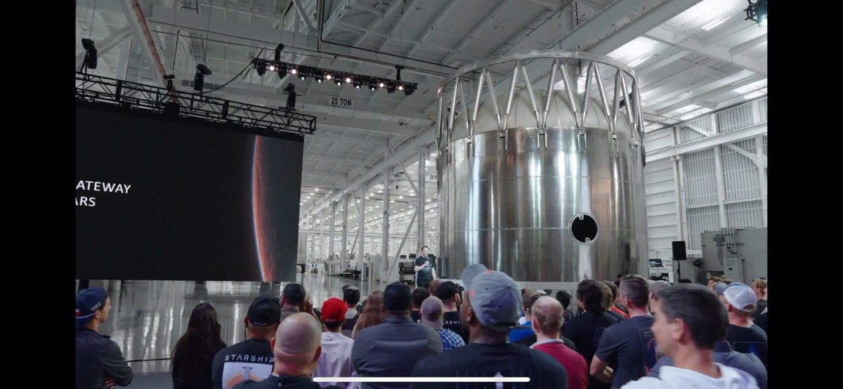 Football Guy π π (@raldi616) on Twitter photo Woah!  Starship V3 Superheavy booster hot staging!  First time weβve seen the whole thing.  
<a href="/SpaceX/">SpaceX</a> Woah!  Starship V3 Superheavy booster hot staging!  First time weβve seen the whole thing.  
<a href="/SpaceX/">SpaceX</a>