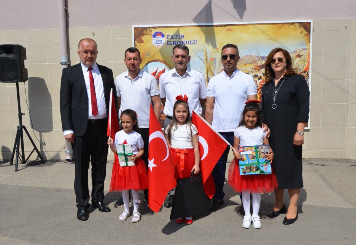 İlçe Milli Eğitim Şube Müdürlerimiz Mehmet Faysal Kayan ve Asım Bulut

Fatih İlkokulu, İstanbul'un Fethi'nin 572.yıldönümü kutlama programında öğrencilerle bir araya geldiler.

<a href="/tcmeb/">Millî Eğitim Bakanlığı</a> <a href="/Ali_Partal/">Ali Partal</a> <a href="/MetinSEZER_16/">Metin SEZER</a> @MFaysalKAYAN <a href="/Fatihilkokulu16/">Fatih İlkokulu</a>