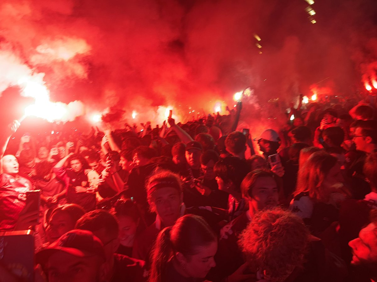 LeCoinGrenat's tweet image. La place de la république en feu à Metz ! #SDRFCM