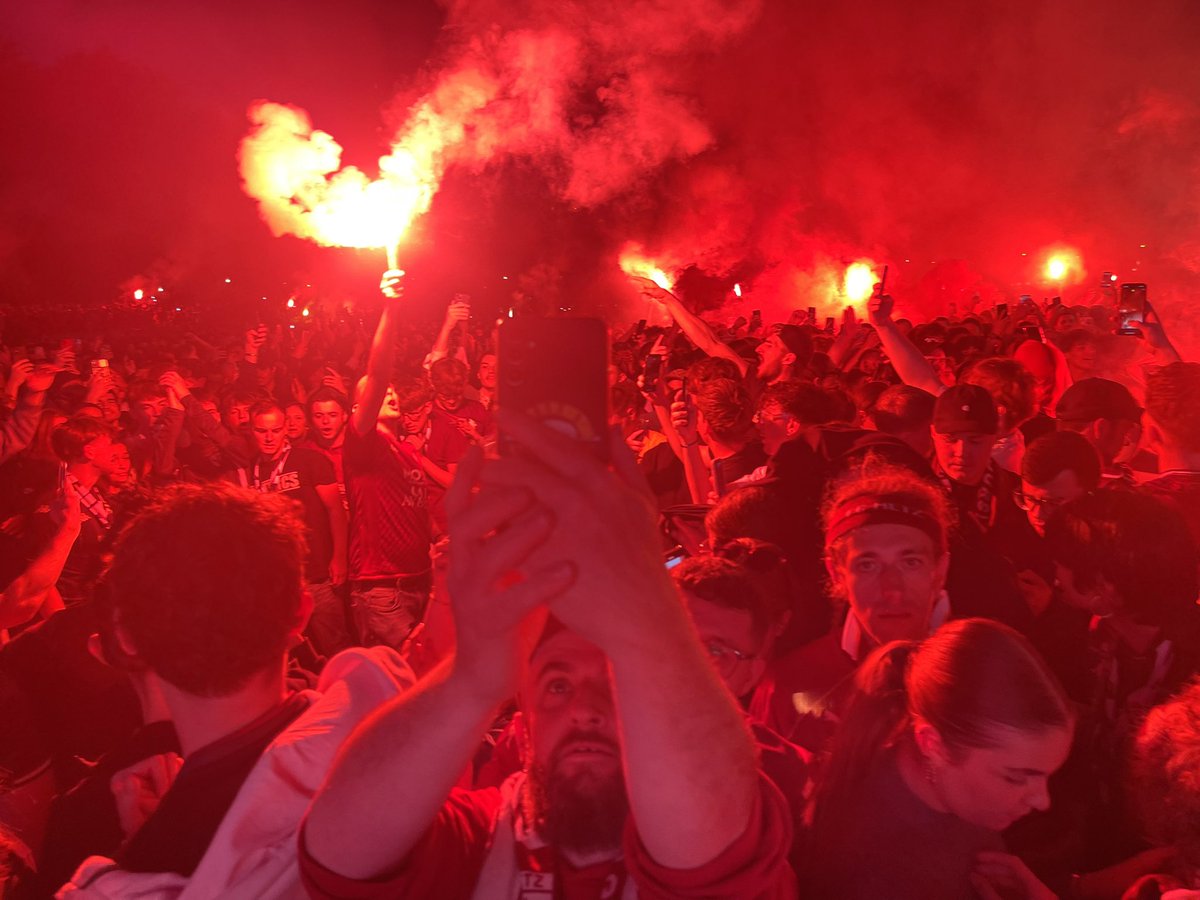 LeCoinGrenat's tweet image. La place de la république en feu à Metz ! #SDRFCM