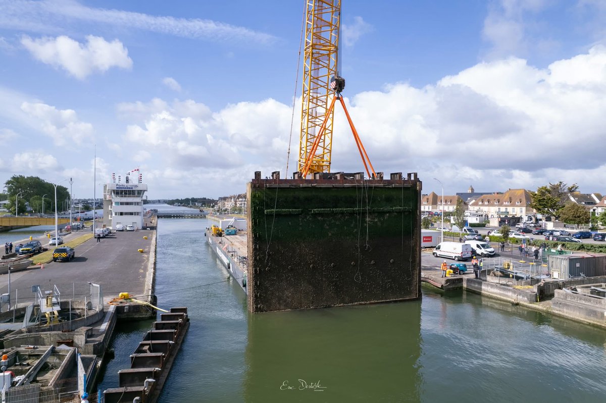 Bail Romain (@bailromain) on Twitter photo Après plus de 10 ans de travaux dans le port de <a href="/OuistrehamRB/">Ouistreham Riva-Bella</a> Riva-Bella 🌊 avec PDN <a href="/RegionNormandie/">Région Normandie</a> opération cruciale du changement de la porte de l’écluse ! Un chantier 🏗️ titanesque pour sécuriser notre dynamique économique portuaire ⚓️ <a href="/Caenlamer/">Caen la mer</a> Après plus de 10 ans de travaux dans le port de <a href="/OuistrehamRB/">Ouistreham Riva-Bella</a> Riva-Bella 🌊 avec PDN <a href="/RegionNormandie/">Région Normandie</a> opération cruciale du changement de la porte de l’écluse ! Un chantier 🏗️ titanesque pour sécuriser notre dynamique économique portuaire ⚓️ <a href="/Caenlamer/">Caen la mer</a>