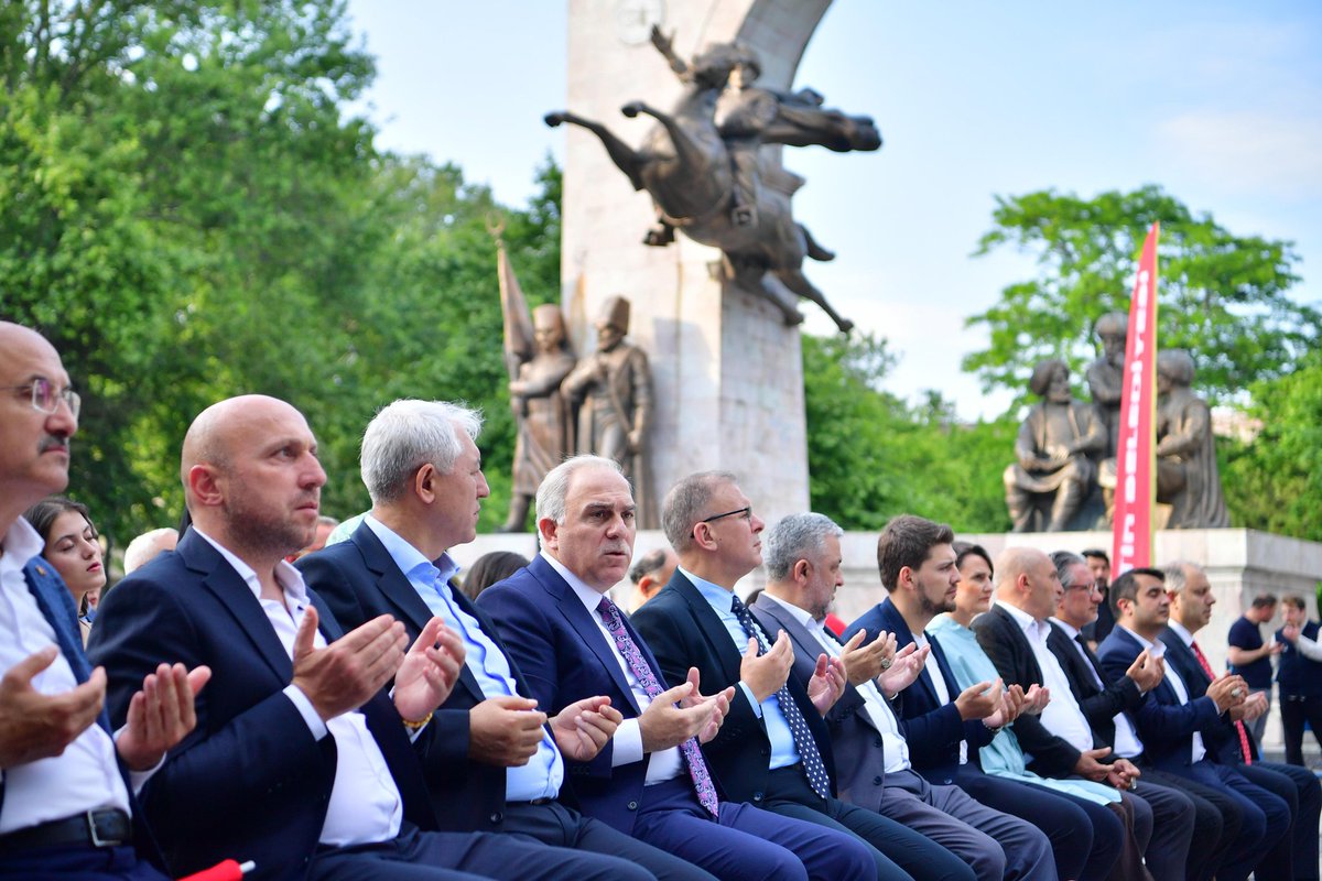 T.C. Fatih Kaymakamlığı (@tcistanbulfatih) on Twitter photo İstanbul'un Fethi'nin 572. Yılı münasebetiyle düzenlenen Fetih Yürüyüşü
Kaymakamımız Sn. Cafer Sarılı, Belediye Başkanımız Sayın M.Ergün Turan ve vatandaşlarımızın katılımları ile gerçekleştirildi.
<a href="/csarili/">Cafer Sarılı</a>
<a href="/MErgun_Turan/">M. Ergün TURAN</a> İstanbul'un Fethi'nin 572. Yılı münasebetiyle düzenlenen Fetih Yürüyüşü
Kaymakamımız Sn. Cafer Sarılı, Belediye Başkanımız Sayın M.Ergün Turan ve vatandaşlarımızın katılımları ile gerçekleştirildi.
<a href="/csarili/">Cafer Sarılı</a>
<a href="/MErgun_Turan/">M. Ergün TURAN</a>