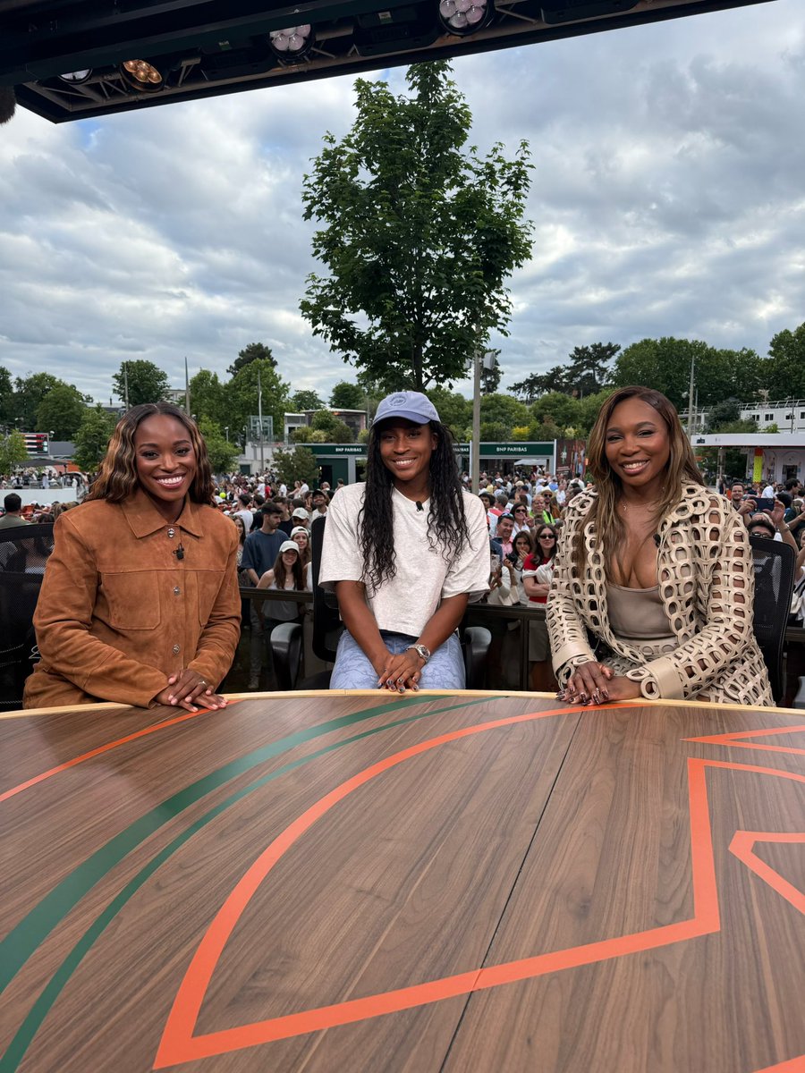 SloaneStephens's tweet image. This isn’t just a photo. It’s a page in the history books @CocoGauff @Venuseswilliams @AdamLefkoe @chris_eubanks96