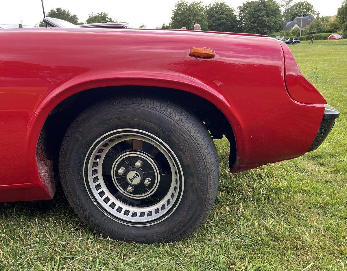 judith_sheen's tweet photo. #JensenHealey ๐ #Wilcot Classics on the Green https://t.co/Oq17UztLPk