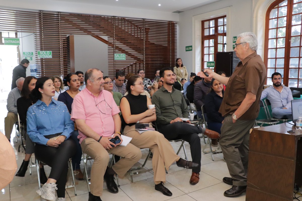 ITEIJal's tweet photo. El Director del Centro de Estudios Superiores de la Información Pública y Protección de Datos Personales del @ITEIJal, @MenyoRojas, dio la bienvenida a los asistentes a la capacitación para sujetos obligados, que fue impartida el día de hoy por el @CESIP_ITEI
#ITEIsigue https://t.co/y9fTFKrxzd
