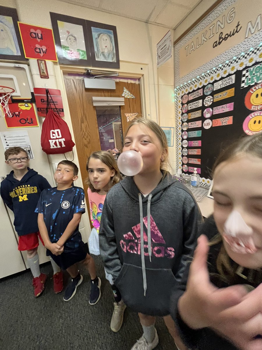TeacherMrsA3rd's tweet image. 🎉 Bubble Gum Day was a blast!
We kicked it off with a bubble-blowing contest and kept the fun poppin’ with a gum-themed writing craft! 🍬💬
#GoGullLake #GLCSRyan