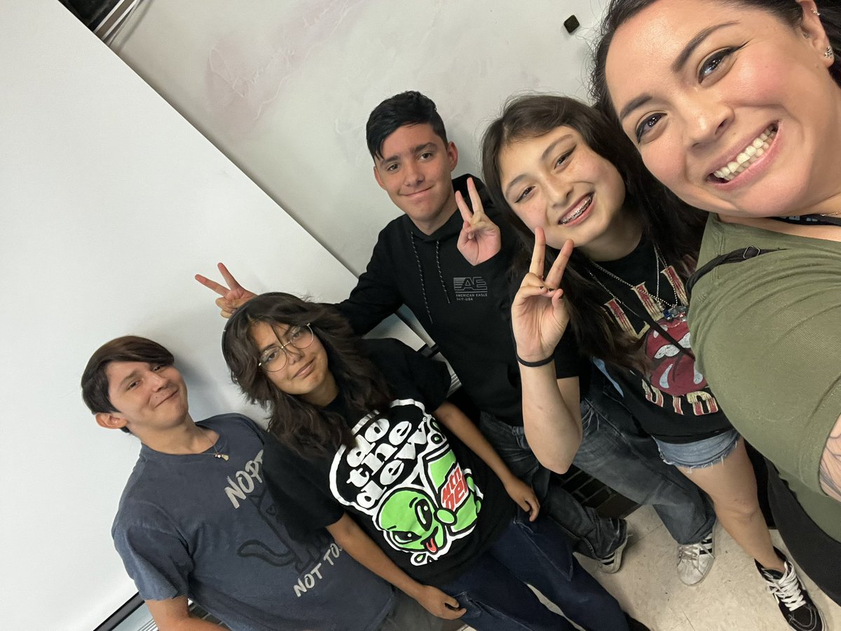 the_spookyteach's tweet image. (4) Closing out year 9 with some of the best kids I’ve ever had the pleasure of teaching! I hope you all have the best summer and I’ll see you next school year! #hawks #hawkYeah #outforsummer #bestofthebest