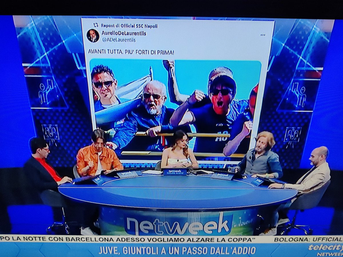 Stann' muort! Ci avevano messo il pensiero.
Antonio #Conte #DeLaurentiis #AvantiTutta #ForzaNapoliSempre