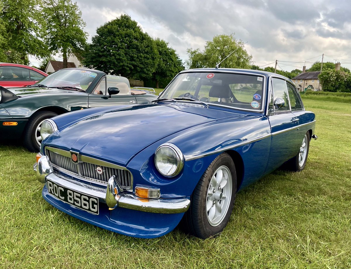 judith_sheen's tweet photo. Lovely evening at #Wilcot Classics on the Green
#ClassicCars https://t.co/XaNtXKzcVs