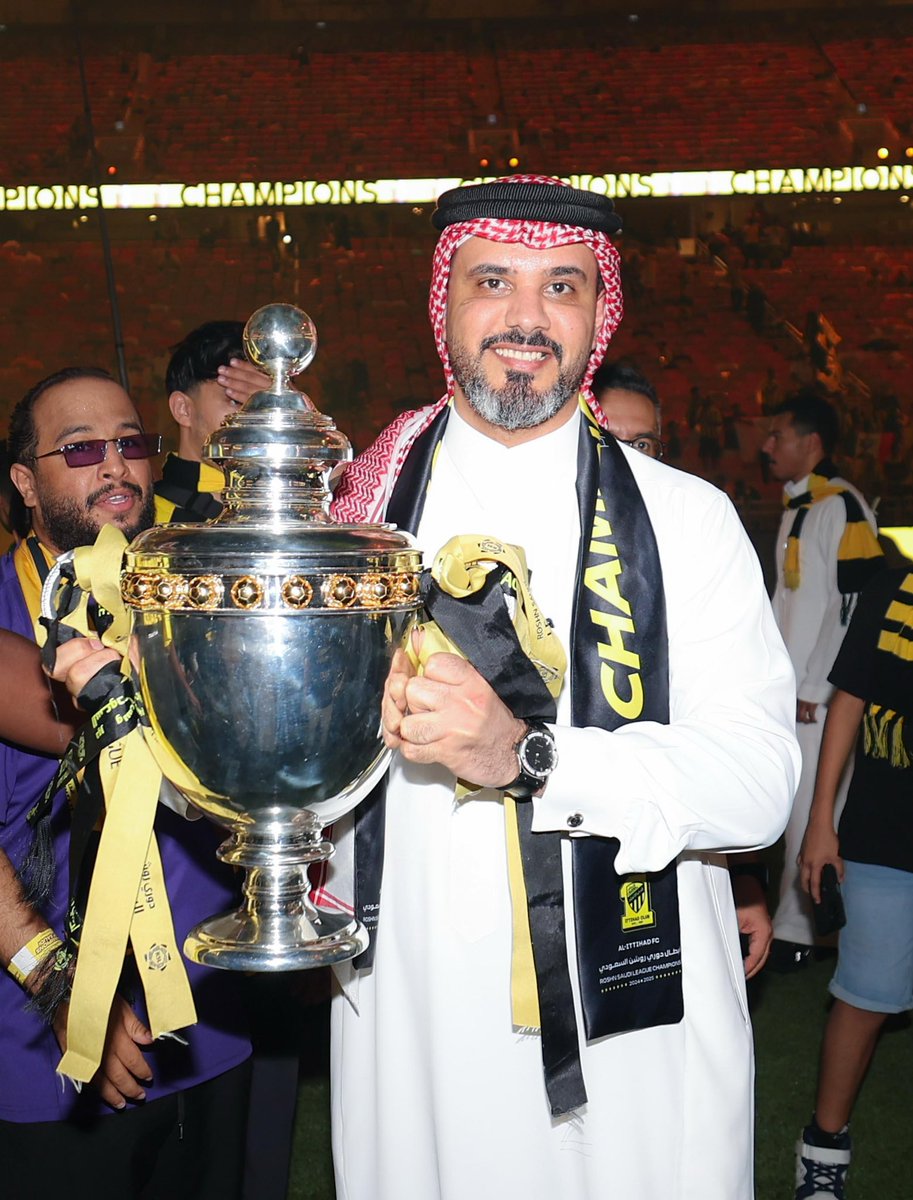 جمهور الذهب 
بإذن الله يوم غدا نحتفل ب #أغلى_الكؤوس 
ونبارك لكم 
مثل ما توجنا قبل ثلاثه أيام بالدوري 
الذهب للذهب 🙏
#الاتحاد_القادسيه 
#كاس_خادم_الحرمين_الشريفين