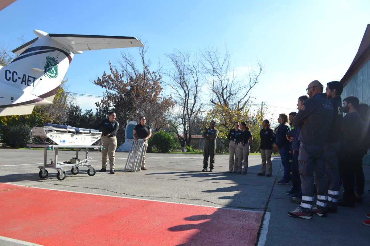 Zofsecar's tweet image. Carabineros de la Prefectura Aérea junto a UMOCAR, realiza la última jornada del seminario de "Evacuaciones Aeromédicas y Seguridad en Acceso a Aeronaves", con la participación de la DGAC y diversas entidades del área de la salud. 
#AeronáuticaPolicial #Carabineros #DGAC