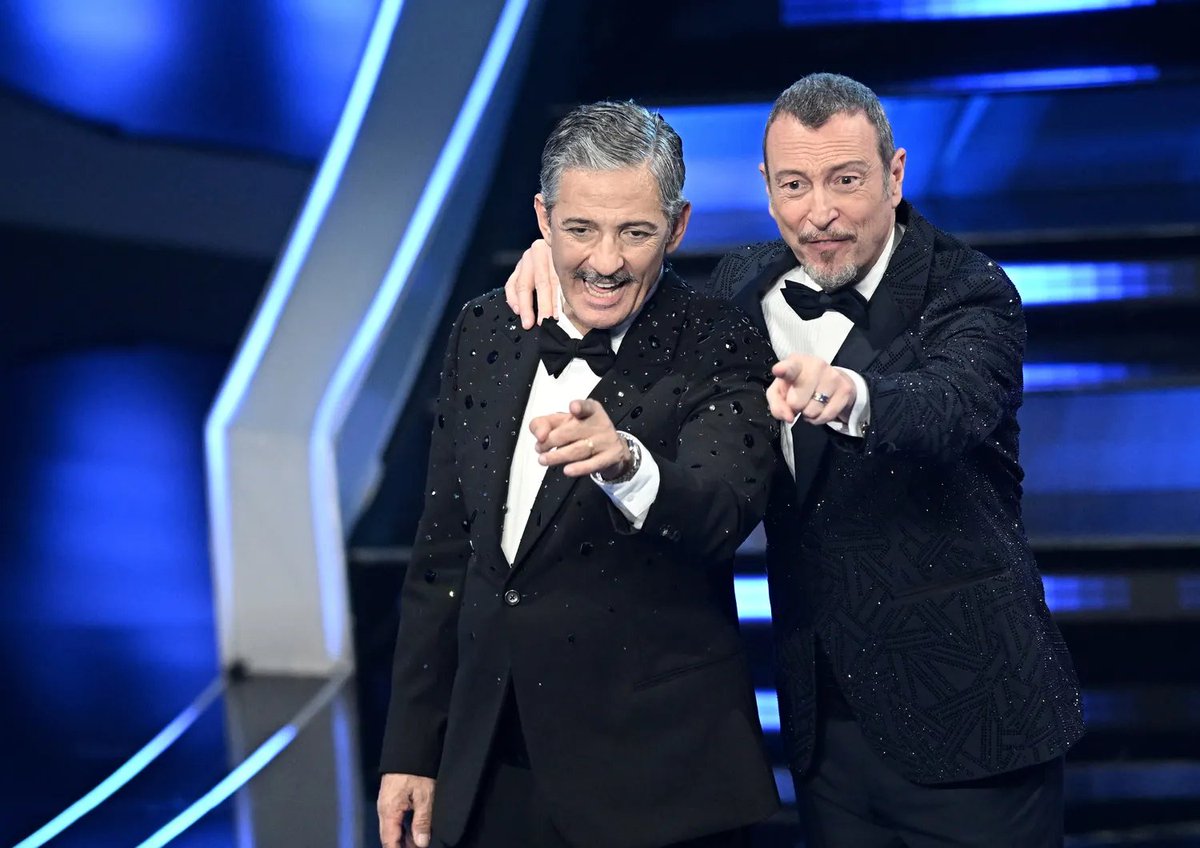 Fiorello: "Io ho parlato con i dirigenti Rai, non sto scherzando. 'Caso mai Amadeus...'. Mi hanno detto 'Per Amadeus le porte sono sempre aperte'"
Biggio: "Ma Amadeus sta bene al Nove"
Fiorello: "No, non sta bene a Nove"

1/3
