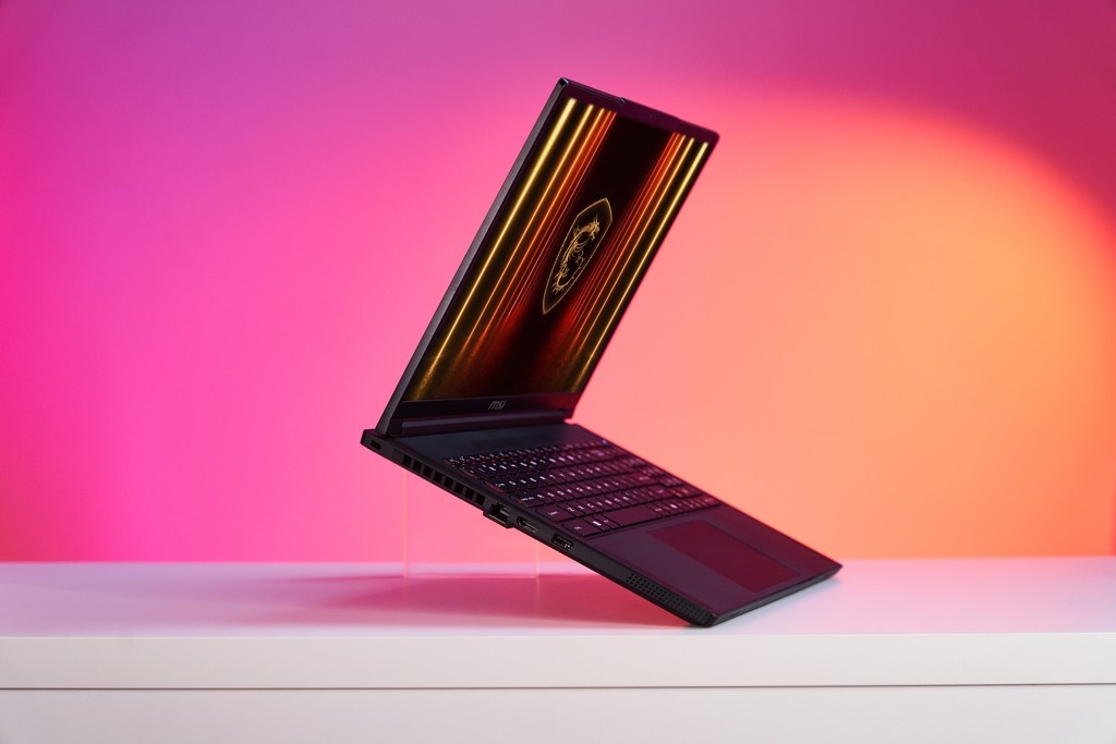 Smart, schlank und leistungsstark im kompakten 16"-Format: Das Stealth A16 AI+ A3XW vereint die Power der AMD Ryzen™ AI 300 Serie mit bis zu einer RTX 5090 Laptop-GPU, 240Hz OLED-Display – und das in einem &lt;2 cm dünnen, 2,1 kg leichten Gehäuse.

de.msi.com/Laptop/Stealth…