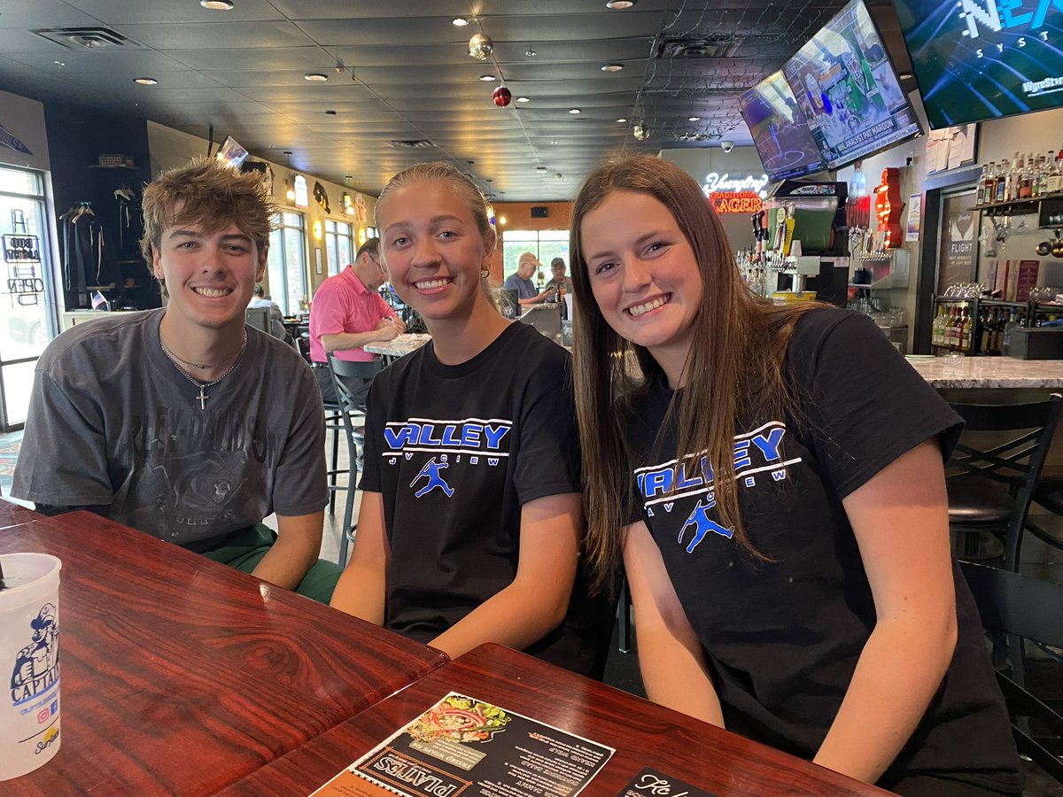 Valley Jav Crew (@valleyjavcrew) on Twitter photo Apps at Captain’s before heading to JC for the state field & track meet! <a href="/blaydenpruett35/">Blayden Pruett</a> <a href="/MadisonRust3/">Madison Rust</a> <a href="/Mojo14_2027/">Molly Jones</a> Apps at Captain’s before heading to JC for the state field & track meet! <a href="/blaydenpruett35/">Blayden Pruett</a> <a href="/MadisonRust3/">Madison Rust</a> <a href="/Mojo14_2027/">Molly Jones</a>