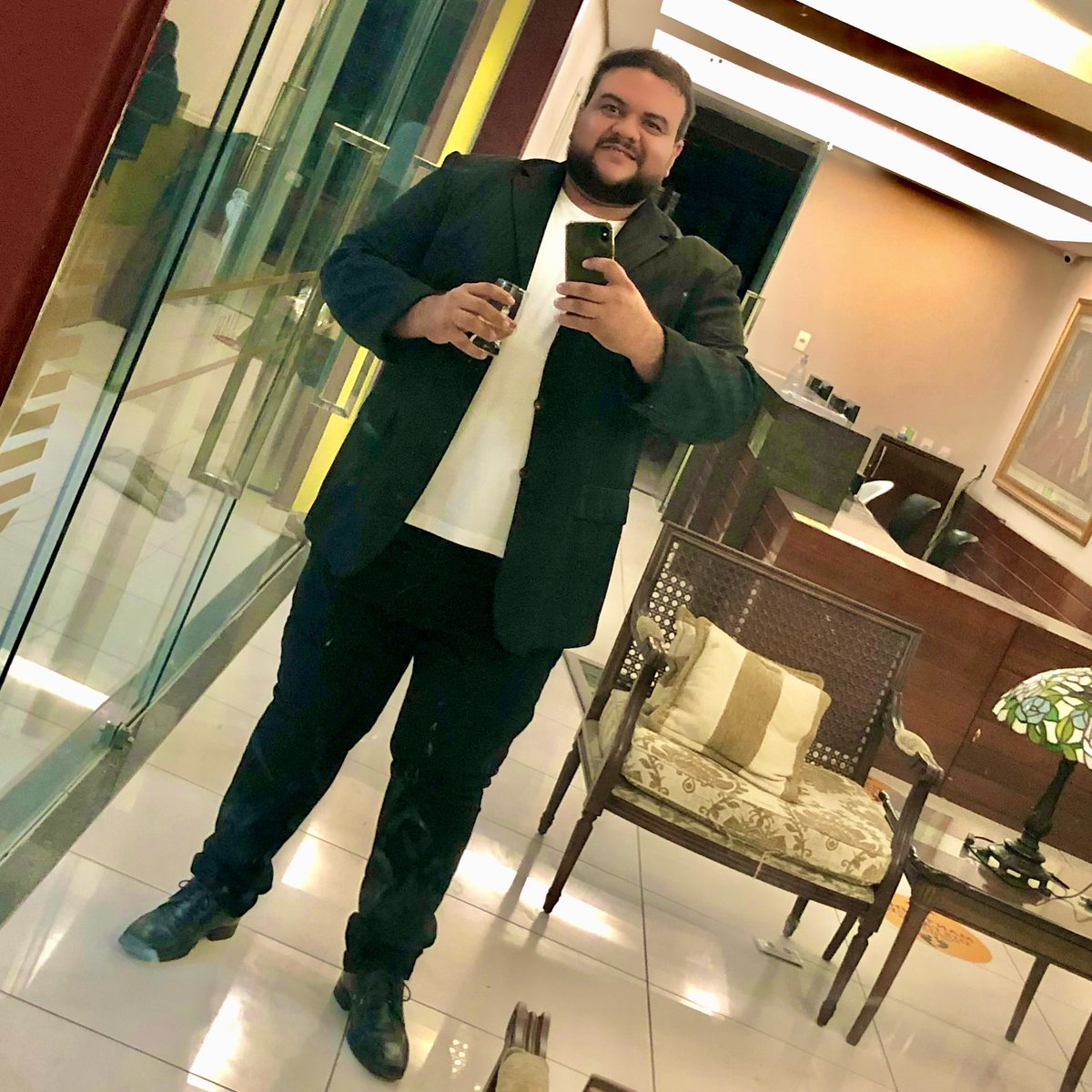 Luzichi's tweet photo. Tenho três coisas muito importantes a dizer:
.
O cigarro poder dar câncer;
O álcool pode dar cirrose;
Eu posso te dar carinho!
.
😜😝🤪🤩☺️😅😂🤣
. https://t.co/6gkIXnL7Qu