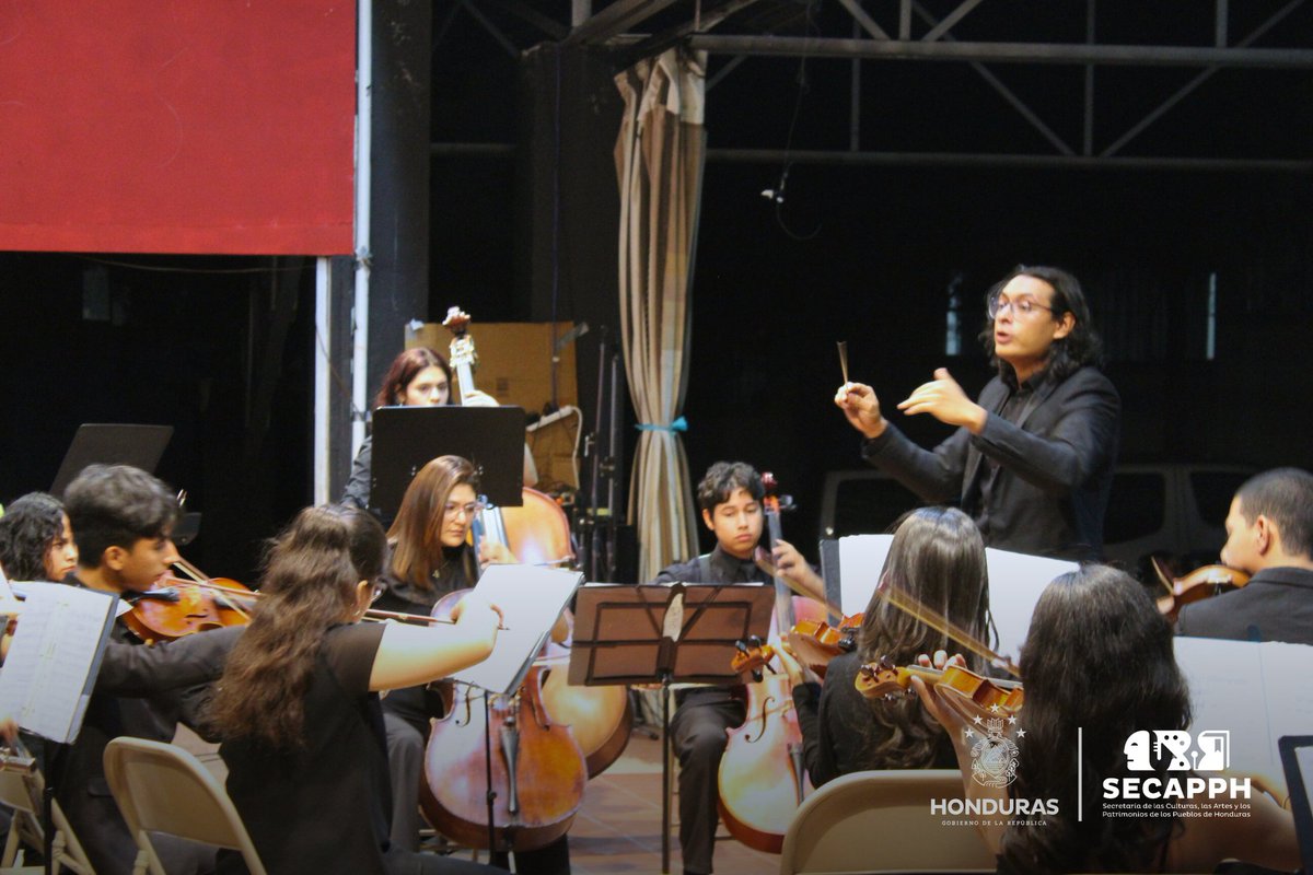 SECAPPH's tweet photo. #EspacioArtístico | ¡Noche de concierto con el 𝗖𝗼𝗻𝘀𝗲𝗿𝘃𝗮𝘁𝗼𝗿𝗶𝗼 𝗡𝗮𝗰𝗶𝗼𝗻𝗮𝗹 𝗱𝗲 𝗠𝘂́𝘀𝗶𝗰𝗮! 🎻🎶

El Conservatorio Nacional de Música "Francisco R. Díaz Zelaya", brindó el 𝗖𝗼𝗻𝗰𝗶𝗲𝗿𝘁𝗼 𝗱𝗲 𝗣𝗿𝗶𝗺𝗮𝘃𝗲𝗿𝗮, primer concierto del 2025, una presentación magistral donde las y los estudiantes en formación, mostraron su talento y conocimiento en la música 🎶

Desde la SECAPPH, seguimos fomentando la formación y la educación artística en sus diferentes disciplinas 🙌🏼

#SECAPPH #Formación #Educación #Música #Conservatorio #CNDMFRDZ