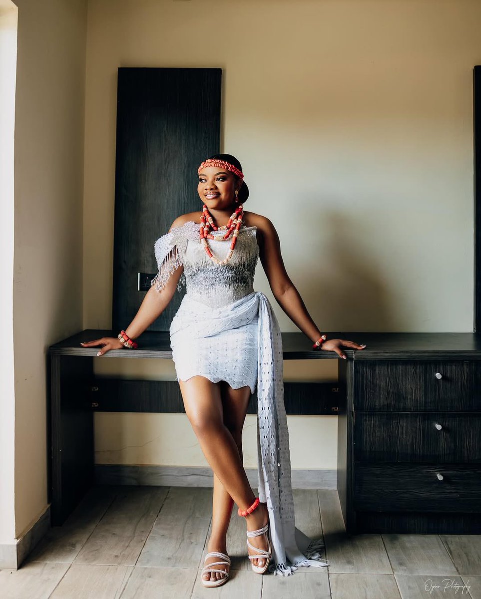 StyledByTito's tweet photo. From sketch to real-life slay!

Bride Ngozi was a vision of grace in her maiden look, wrapped in the elegance of Akwocha, styled to perfection by yours truly. https://t.co/XCDVRxDmMB