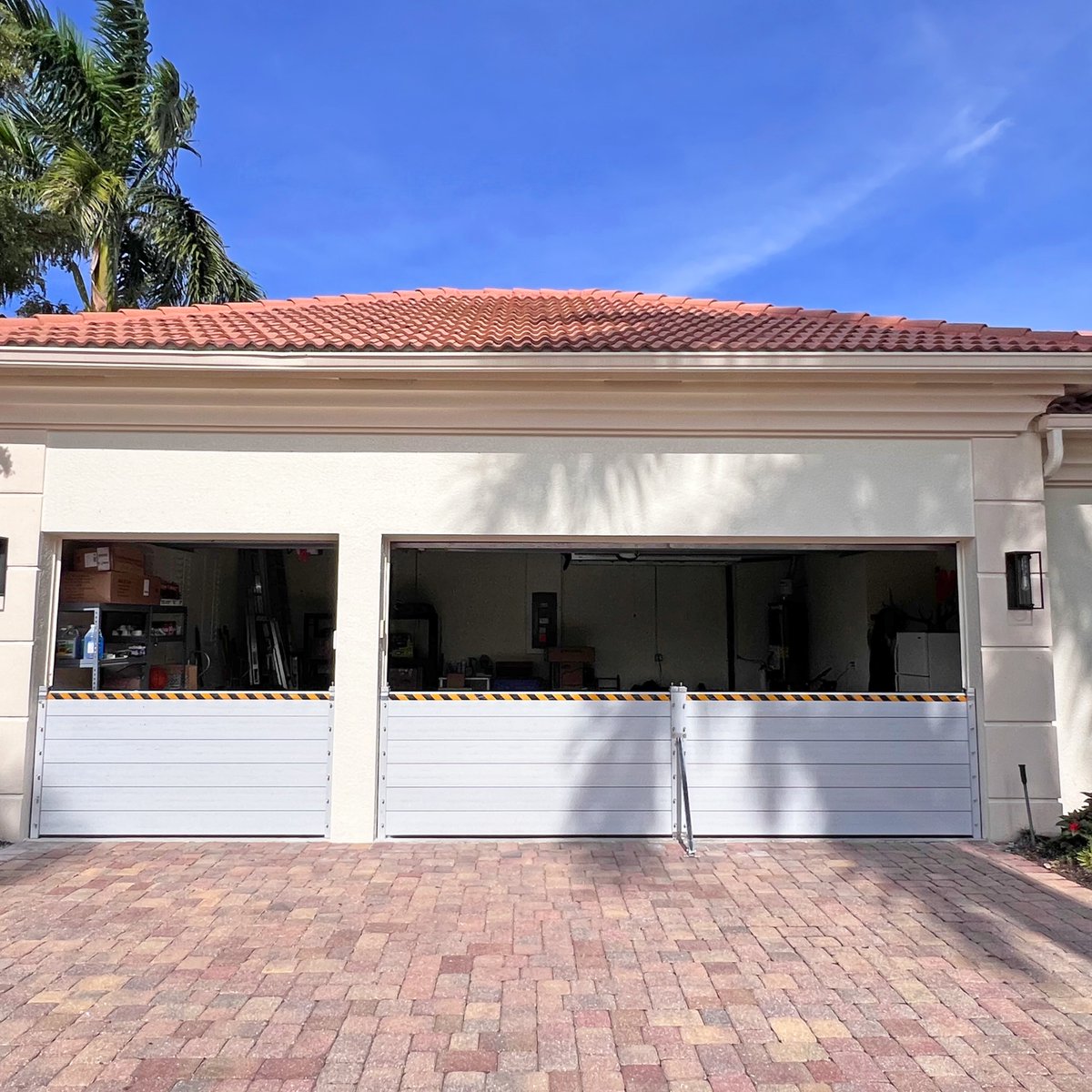 𝐀𝐫𝐞 𝐲𝐨𝐮 𝐩𝐫𝐞𝐩𝐚𝐫𝐞𝐝 𝐟𝐨𝐫 𝐭𝐡𝐞 𝐢𝐧𝐜𝐨𝐦𝐢𝐧𝐠 #𝐬𝐭𝐨𝐫𝐦 𝐬𝐞𝐚𝐬𝐨𝐧?⁣
⁣
Hammerhead keeps your entryway #flood defense elevated as a durable #floodwall system.⁣
⁣
⁣Prepare Now: hubs.la/Q03py-t_0