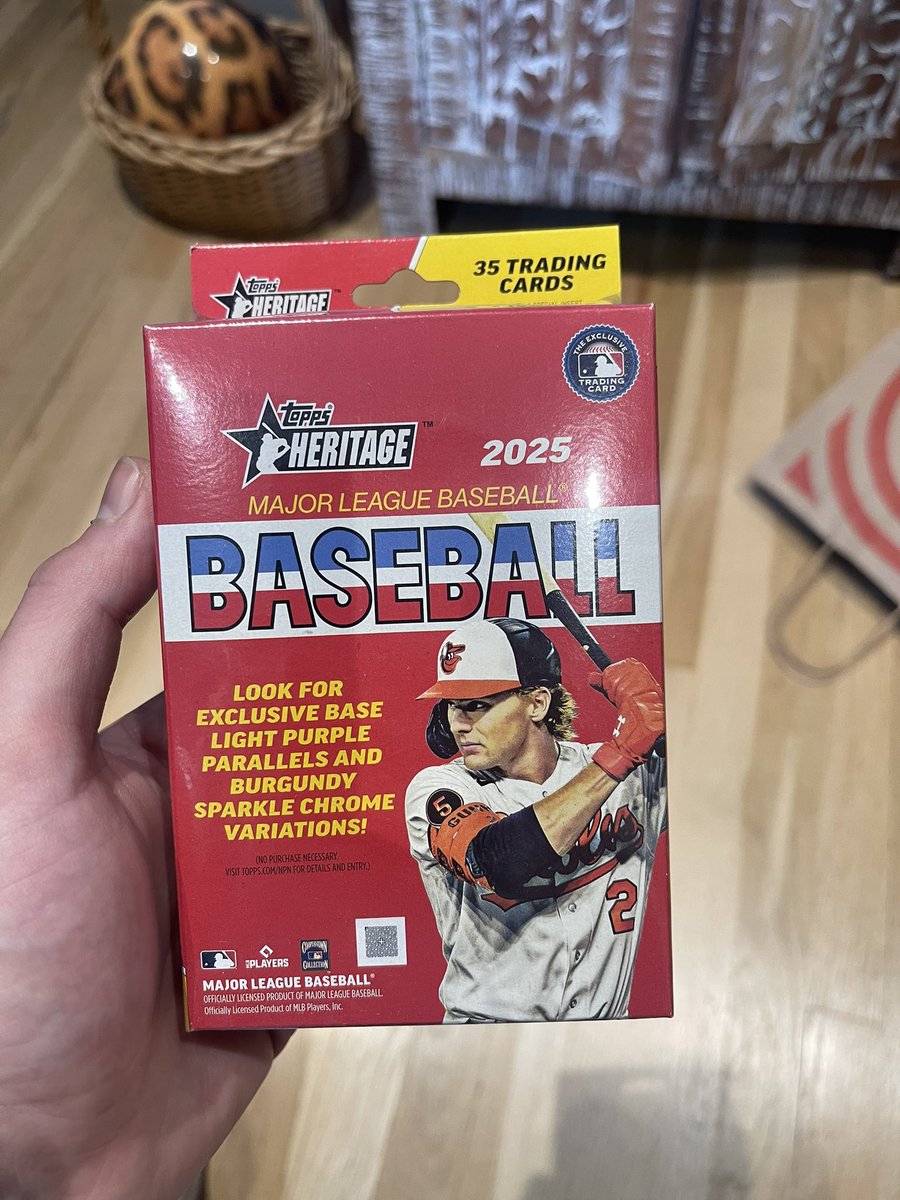 Giveaway!

2025 Topps Heritage Hanger Box
Simply like, follow, retweet to enter. 
Ends tomorrow at 12 PM EST!

GOOD LUCK!