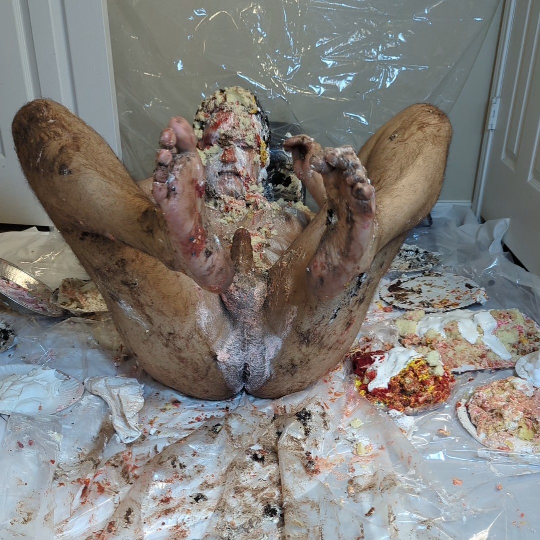 Even the baker's hole got messy 

#pieintheface #gunge #wam #wetandmessy #gaywam #splosh