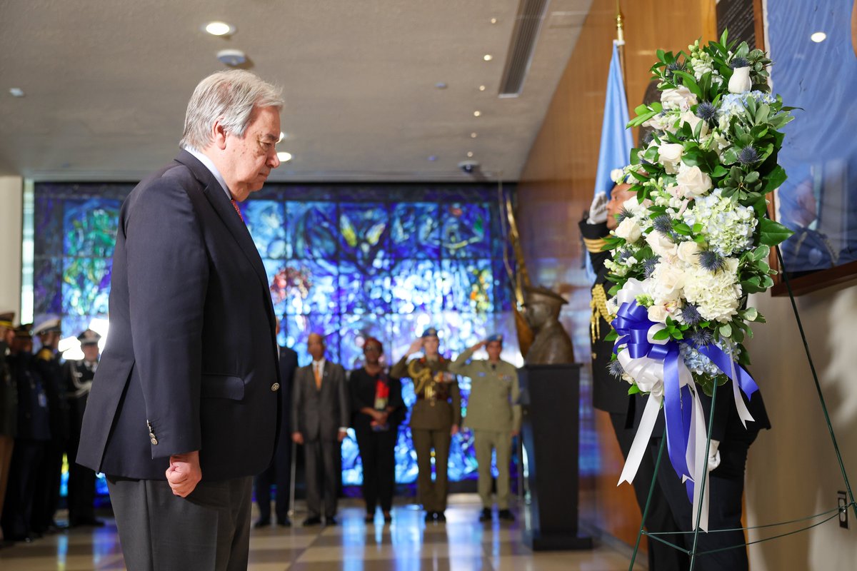 António Guterres (@antonioguterres) on Twitter photo On #PKDay I pay tribute to the 4,400 peacekeepers who have lost their lives #ServingForPeace since <a href="/UNPeacekeeping/">UN Peacekeeping</a> was established.
They died far from home & their loved ones – while serving humanity’s most noble cause: peace.
Their service & sacrifice will never be forgotten. On #PKDay I pay tribute to the 4,400 peacekeepers who have lost their lives #ServingForPeace since <a href="/UNPeacekeeping/">UN Peacekeeping</a> was established.
They died far from home & their loved ones – while serving humanity’s most noble cause: peace.
Their service & sacrifice will never be forgotten.