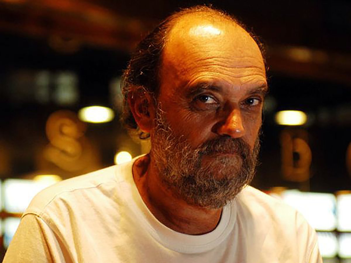 "Fontanarrosa siempre ha sido muy cercano. Este que es grande de verdad, no podés creer la cabeza que tiene, es tranquilo, es sencillo. Conozco gente que con mucho menos ya anda con polarizados" Luis Rubio en #ClubDeBarrio con <a href="/gervasiodamonte/">Emiliano Damonte Taborda</a> <a href="/MiguelhFrias/">Miguel Frias</a>