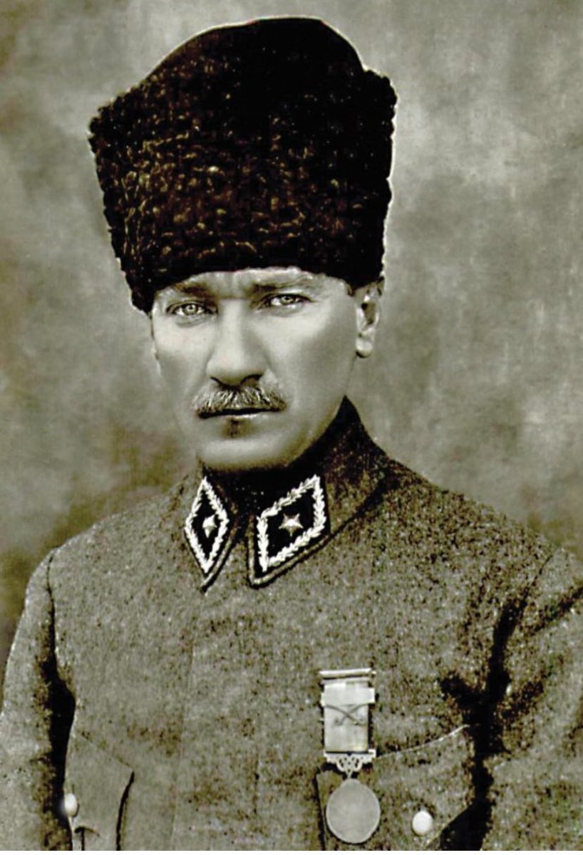 Tek önderimiz,tek liderimiz…
KIYASA DA,YORUMA DA KAPALIDIR!
Gençlerin sevdiği tabirle;
“KONU KİLİT BEYLER…”