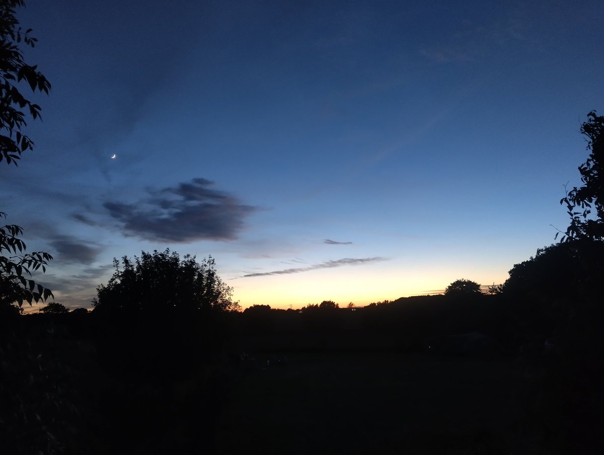 I'll go to bed as soon as the sunset stops being amazing!! 😍😍😍