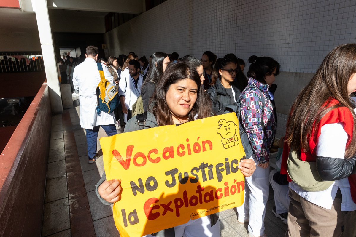revistacitrica's tweet photo. 🧵1. Emergencia en el Garrahan 🏥
El hospital pediátrico más importante del país está en crisis. Desde 2024, ya se fueron 170 profesionales. Médicos, residentes y especialistas formados en este centro de excelencia buscan otros horizontes. https://t.co/SPqI58jUKo