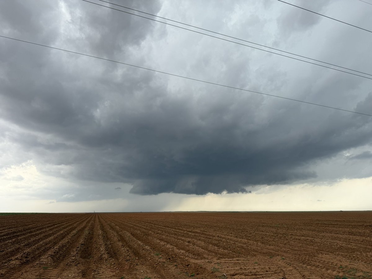 Thunderstorms firing on the OFB here near Lubbock 
<a href="/MyRadarWX/">MyRadar Weather</a> #txwx