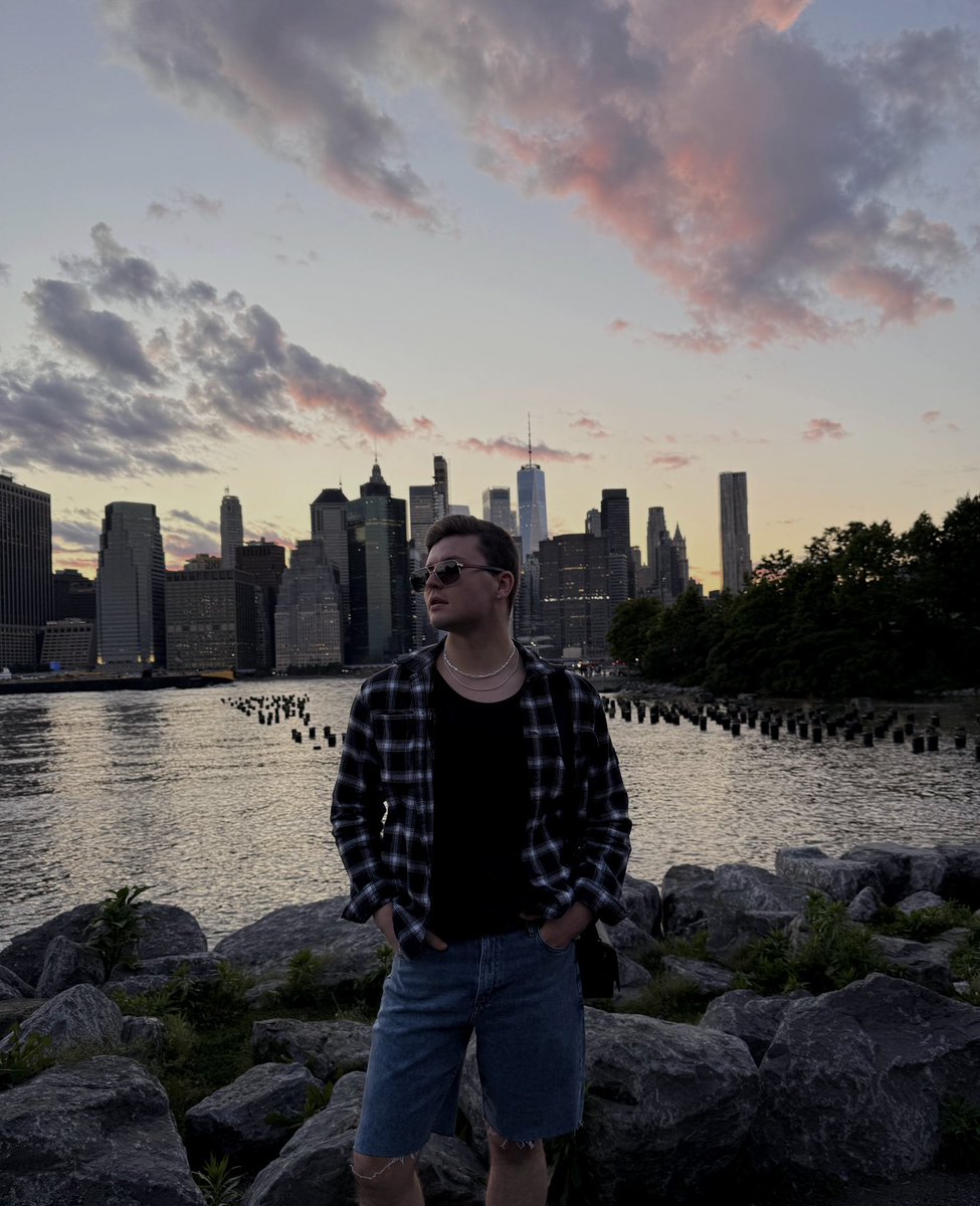 PowerFlower26's tweet image. Давно мене тут не було. Пообіцяв собі що буду трохи більш соціальним. Хоча без соц мереж так комфортно❣️
#gay #укртві