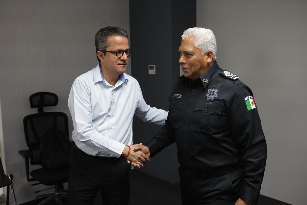 PoliciaZapopan's tweet photo. Participamos en la Mesa de Paz Región #Zapopan donde recibimos a nuestros amigos de #EarthArmy con quienes hemos trabajado en la reforestación del Bosque de la Primavera a través de las "Bombas de semillas".🌱 https://t.co/cySyIaHtyZ