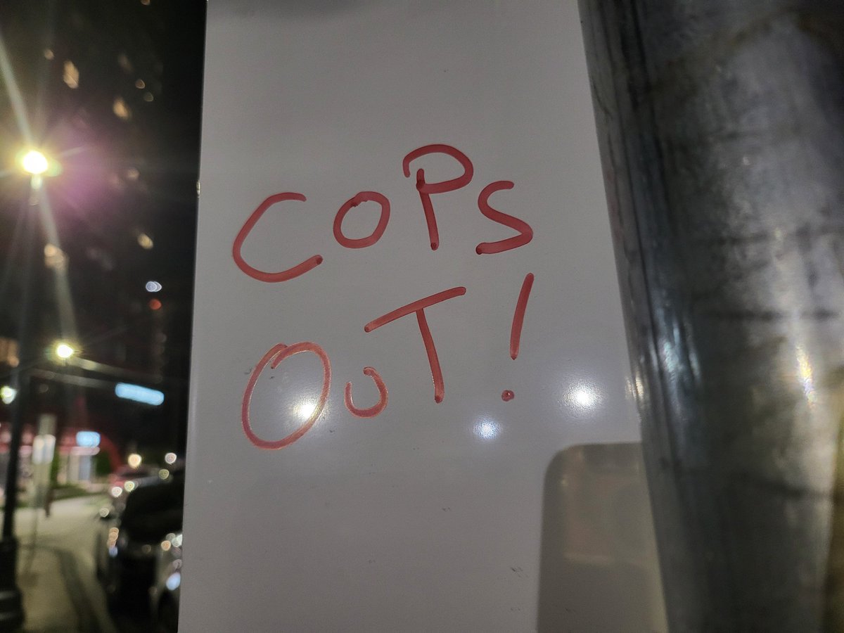 Cops Out!

#ACAB #FTP 

Seen in Surrey.