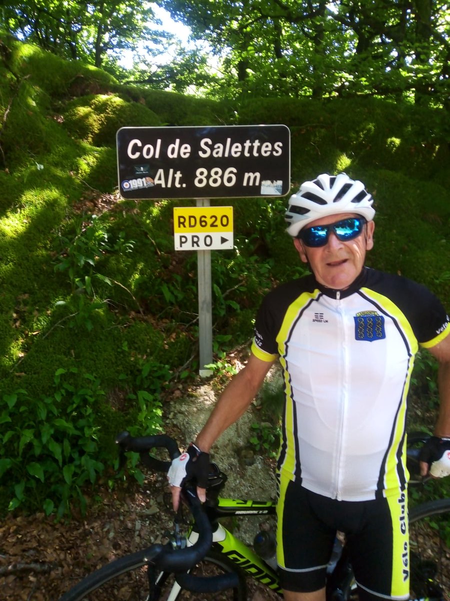 AdamStabbo's tweet photo. @nedboulting what do you reckon? He's had some tumbles but still cycling at 70 + mad man https://t.co/iTByuKkdsC