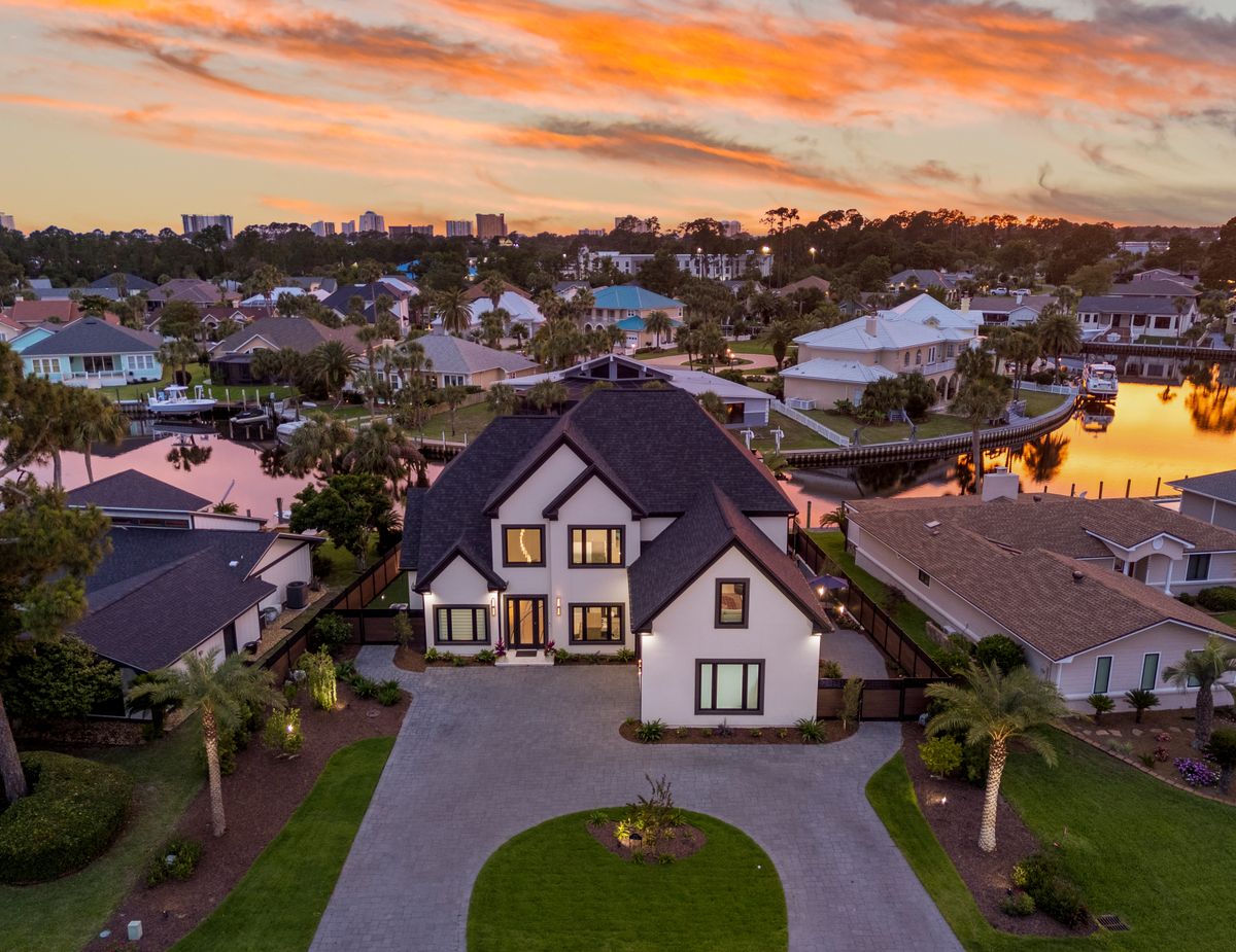 ScenicSothebysRealty tweet media