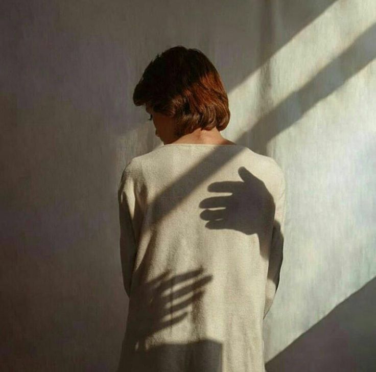 pictosophy's tweet image. Sometimes the greatest embrace is embracing yourself. Shadows are temporary, but you are permanent. While waiting for others to touch you, you can heal your wounds with your own hands. Because the strongest love is the love you show yourself.

#SelfCompassion #InnerHealing