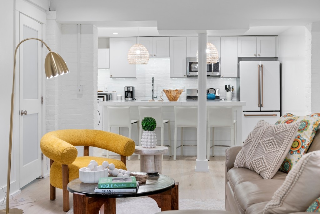 Downtown Newport Condo Living 

426 Spring Street, Unit B101 | Newport, RI
2 Beds | 2 Baths | 1,474 Sq Ft.
$899,000 | Represented by Grace Cimo McCluskey
bit.ly/43AB5Jm