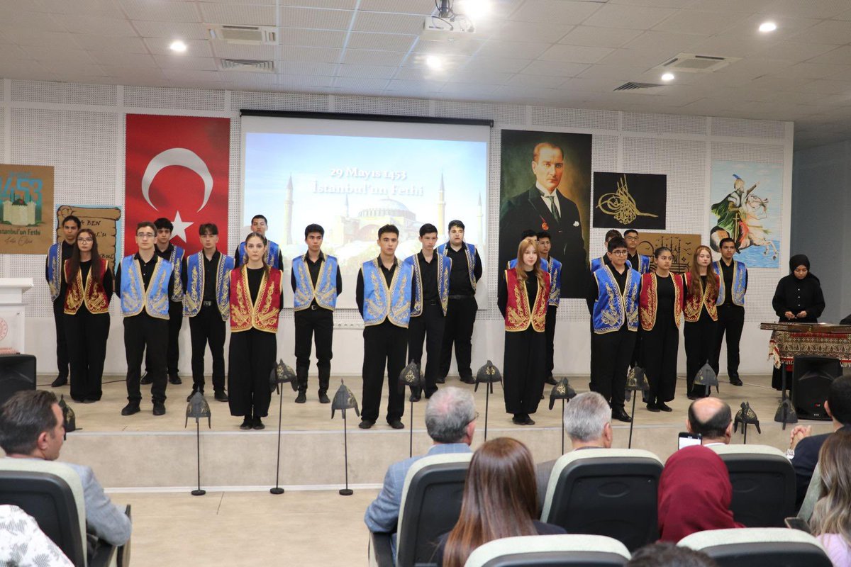 İstanbul’un Fethi’nin 572. yılı, Teknopark Ankara İvedik OSB Mesleki ve Teknik Anadolu Lisesi tarafından düzenlenen anlamlı bir programla kutlandı.Programa Kaymakamımız Sayın Tahsin Kurtbeyoğlu, İlçe MEm Sayın Muhammet Fatih Zengin ve Şube Müdürlerimiz katılım sağladı.