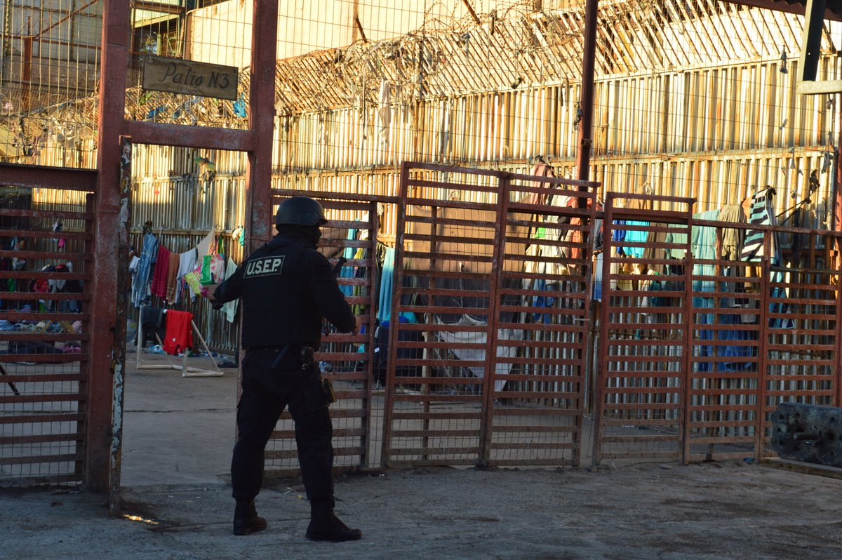 🟢Allanamiento cárcel de Copiapó permite incautación: 6 teléfonos celulares, 83 papelinas pasta base de cocaína y 16 de cannabis sativa, entre otros. Supervisado por el DR, Cnl Ervin Wandersleben, el Jefe Operativo, Cap Patricio Pinilla y el Alcaide, MY Víctor Marticorena.