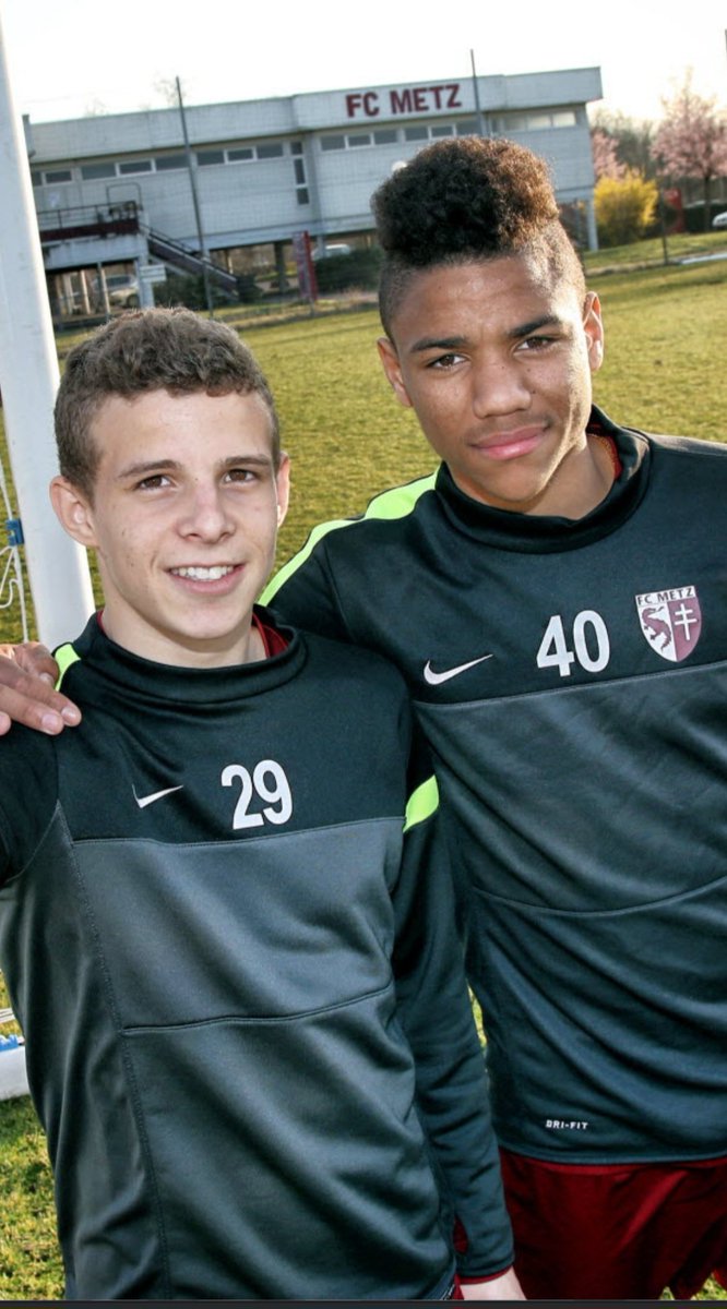 EricStella13's tweet image. Les enfants du FC Metz ont porté les Grenats vers un retour en Ligue 1... Une statue pour Mathieu Udol qui a réveillé Metz et son ami Gauthier Hein. Laissez moi encore un peu sur mon nuage. Merci Messieurs ! #TeamGrenat #Metz #LaLorraineEstGrenat #SDRFCM #BarrageLigue1