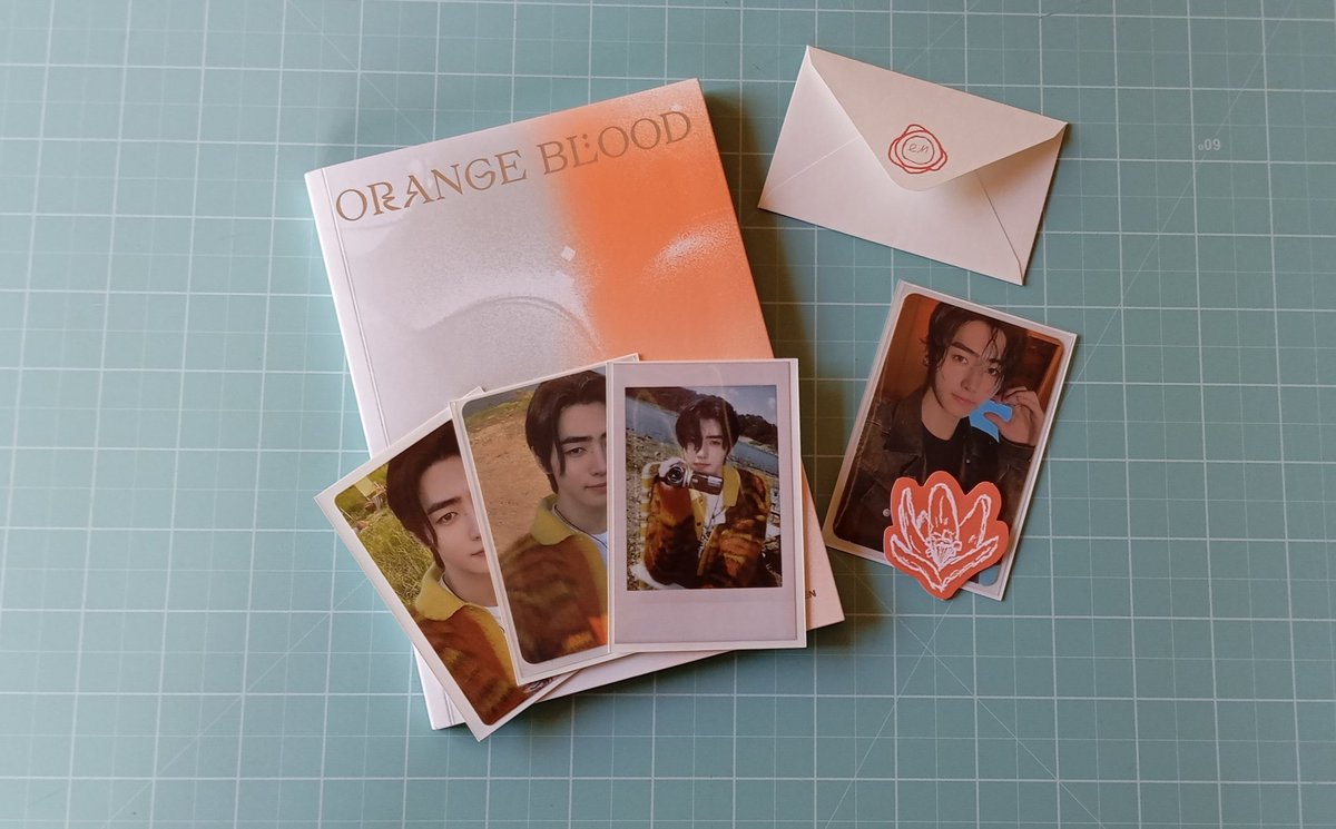 sunsuncolor's tweet image. feedback mais que positivo pra @tinycookies_ que me vendeu esse álbum lindo com esses pcs perfeitos do sunghoon 😭
a duda comunicou educadamente sobre todo processo e embalou muito bem os itens, chegando tudo certinho e em segurança 🥺