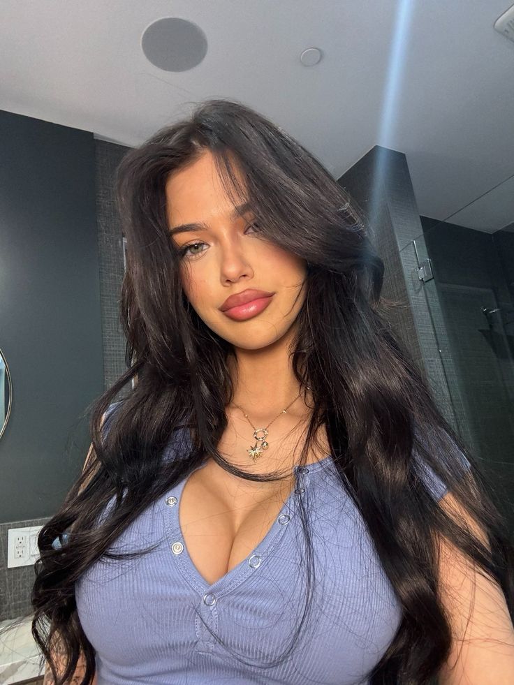 ¿Y sí les digo que imagino a la versión adulta de Lia como Alayna? Ella fue criada por la mariposa. Obviamente tendrá la arrogancia y audacia de su madre 🙂‍↕️