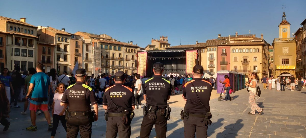 Vic Guàrdia Urbana (@vic_gurbana) on Twitter photo Avui, juntament amb <a href="/AVPCVIC/">AV_PROTECCIOCIVILVIC</a>, hem donat suport als actes del Festival #RITMIKS, que ha reunit més de 2.000 alumnes d’escoles de música d’arreu i Europa, que han arribat en més de 50 autobusos, per posar en valor la música com a eina d’educació, convivència i transformació social Avui, juntament amb <a href="/AVPCVIC/">AV_PROTECCIOCIVILVIC</a>, hem donat suport als actes del Festival #RITMIKS, que ha reunit més de 2.000 alumnes d’escoles de música d’arreu i Europa, que han arribat en més de 50 autobusos, per posar en valor la música com a eina d’educació, convivència i transformació social