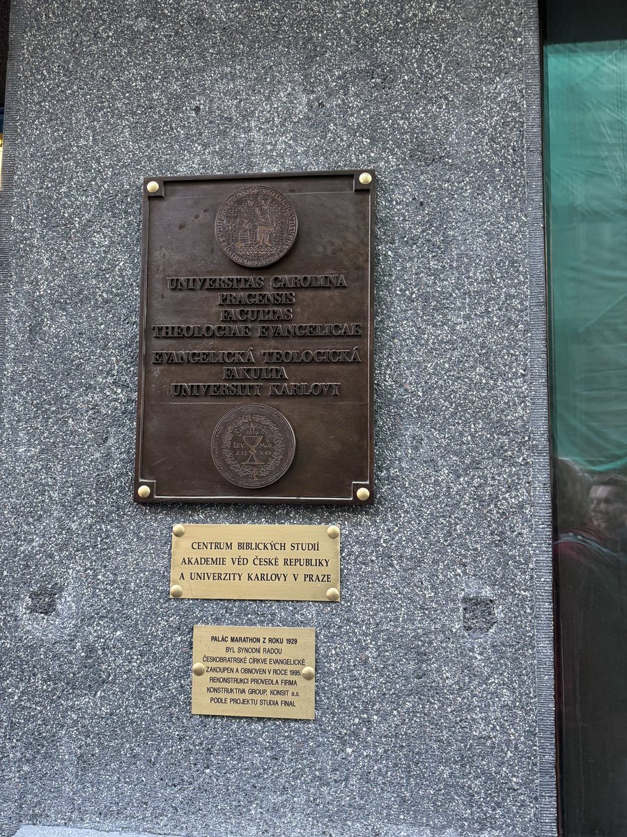 Gerade in Prag, zusammen mit dem Kollegen Petr Gallus (Karls-Universität), ein sehr gut anlaufendes Seminar zur Theologie des Imaginären- mit viel Diskussionen und gutem Essen und wunderbarem Referat👍