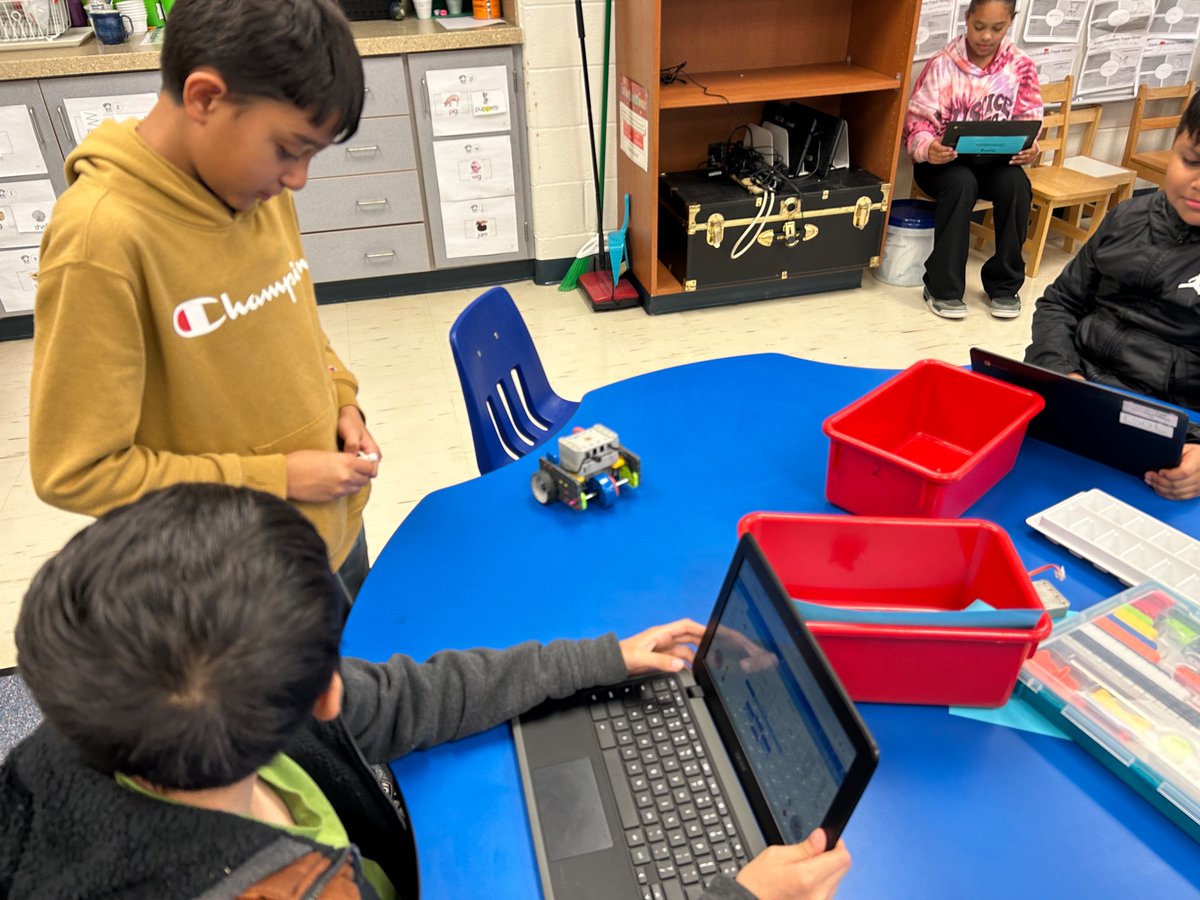 Have you coded your robot today? <a href="/AACountySchools/">AACPS</a> students <a href="/OakwdESAACPS/">Oakwood Elementary</a> did!
Last club meet of this academic year and students are planning what they will build and code in the new year ahead. Strong collaboration and ownership #BelongGrowSucceed TY CC🏆