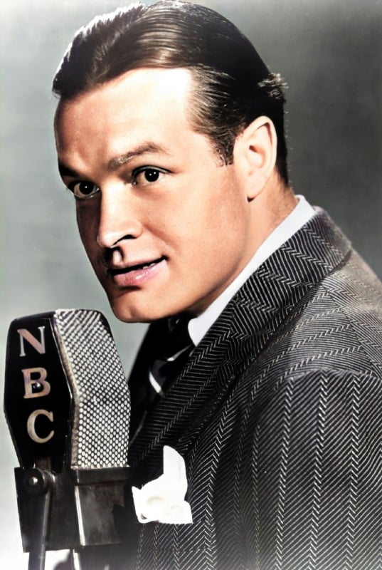 NLCarolynMuse's tweet photo. Remembering film/radio/television/theatre/vaudeville actor, boxer, dancer, and singer Bob Hope, who was born #OTD (May 29th) in 1903. #RoadtoSingapore #MyFavoriteBlonde #ThePaleface #RoadtoRio #TheGreatLover #TheLemonDropKid #ParisHoliday #IllTakeSweden #TheBobHopeShow https://t.co/CFWrLVaFWX