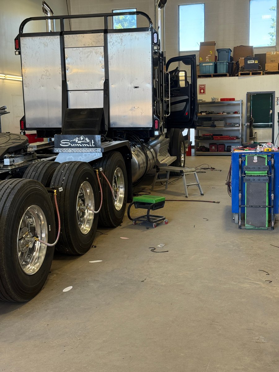 Pressure perfect. Road-ready. Tireboss system: installed and approved.
