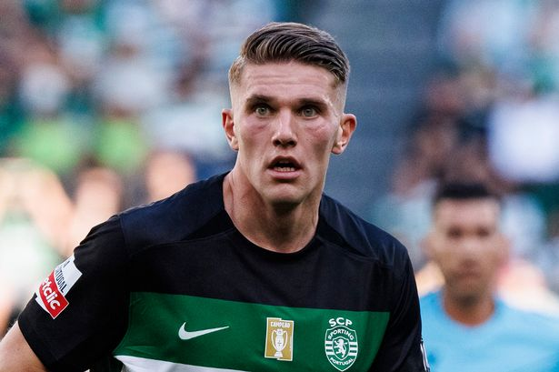 Tyrone_Zehring's tweet photo. 🚨🚨Chelsea a contacté le Sporting concernant l'attaquant vedette Viktor Gyökeres (75 millions de livres sterling). Des rumeurs suggèrent que le club s'intéresse aussi à Hugo Ekitiké, de Francfort, admiré depuis longtemps. À suivre, car plus d'informations devraient émerger. https://t.co/YmPruoBj6S